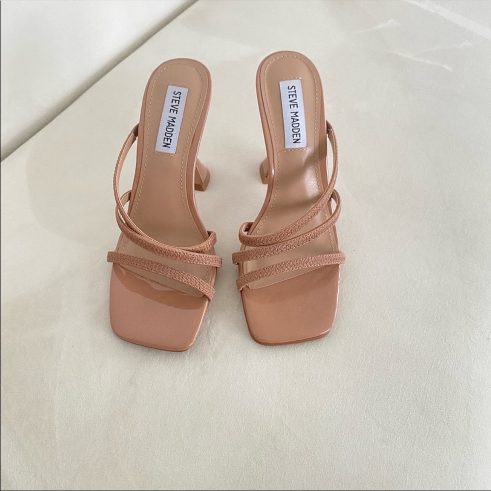 Steve Madden Strapy heels sandal nude - size 6M worn once !
